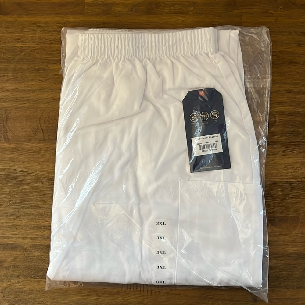 White Scrub Pants!! NWT!!
